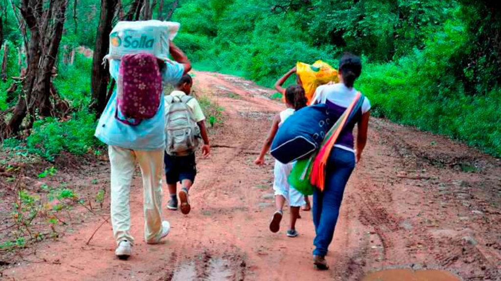 Familia campesina colombiana desplazada por la delincuencia organizada