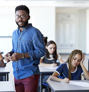 Educación no tradicional: Una solución a la pobreza